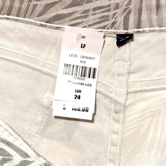 Palm tree print mid rise micro cutoff shorts in greys and white - Picture 4 of 4